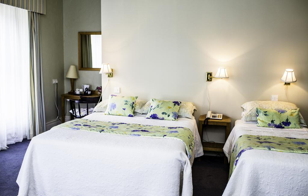 Byrnes Wine Dine Stay Ennistimon Ruang foto