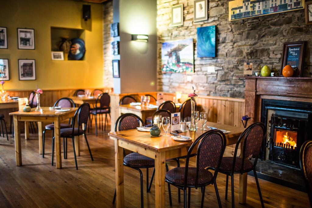 Byrnes Wine Dine Stay Ennistimon Bagian luar foto