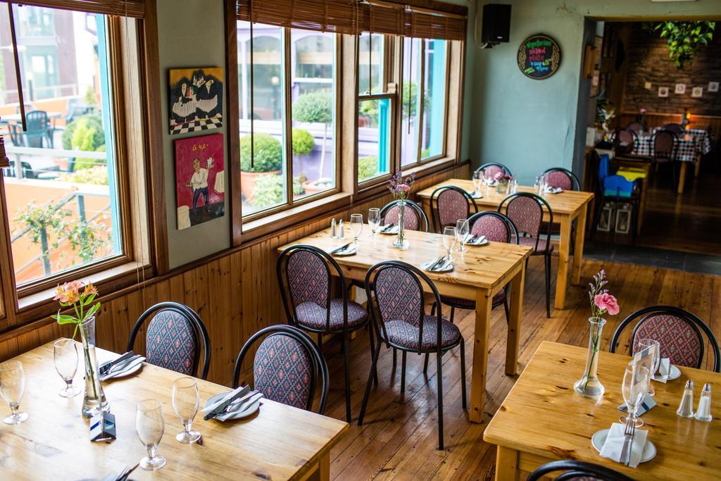 Byrnes Wine Dine Stay Ennistimon Bagian luar foto